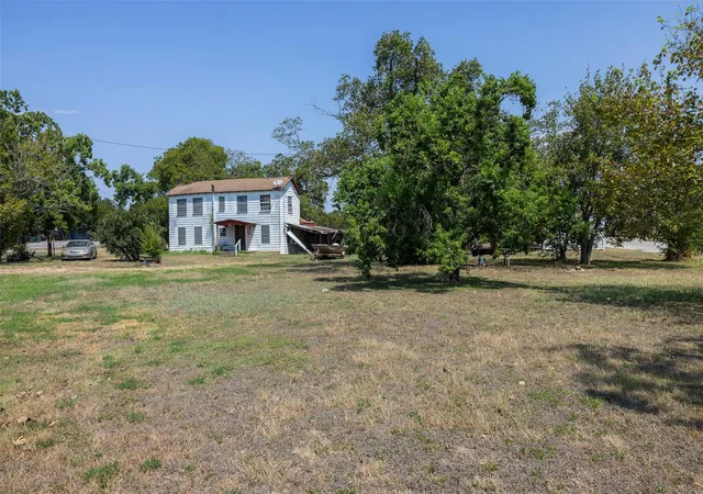 Photo 3 of Single family home for sale at 650 S Main St, Giddings, TX 78942 | MLS# 1257044 | Listing updated on 2026-09-02