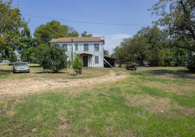 Photo 3 of Single family home for sale at 650 S Main St, Giddings, TX 78942 | MLS# 1257044 | Listing updated on 2026-09-02