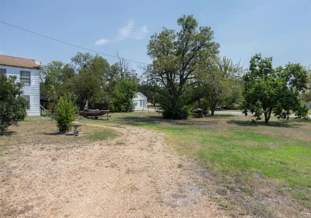 Photo 4 of Single family home for sale at 650 S Main St, Giddings, TX 78942 | MLS# 1257044 | Listing updated on 2026-09-02