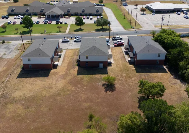 Listing Photo 4 - Condo for sale in building located at 809 Industrial Ave, Copperas Cove, TX 76522