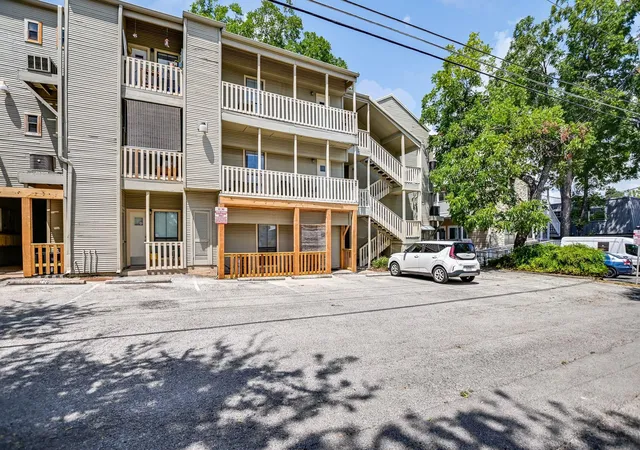 Listing Photo 2 - Condo for sale in building located at 4401 Speedway, Austin, TX 78751 - Unit #207