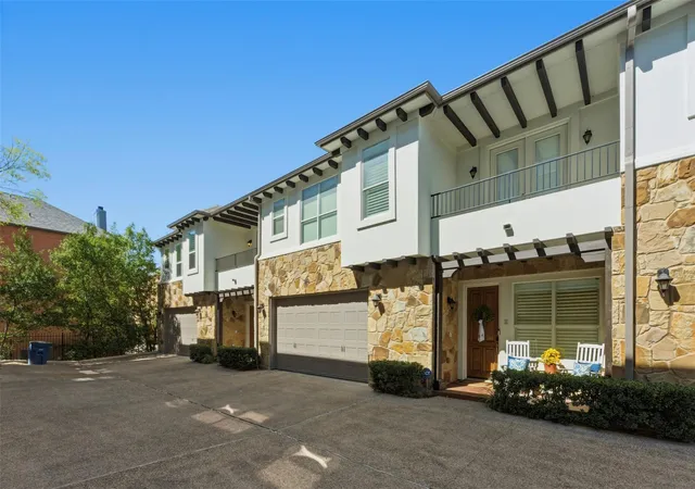 Photo 2 of Condo for sale at 1621 Enfield Rd #E, Austin, TX 78703 | MLS# 8727308 | Listing updated on 2026-10-07