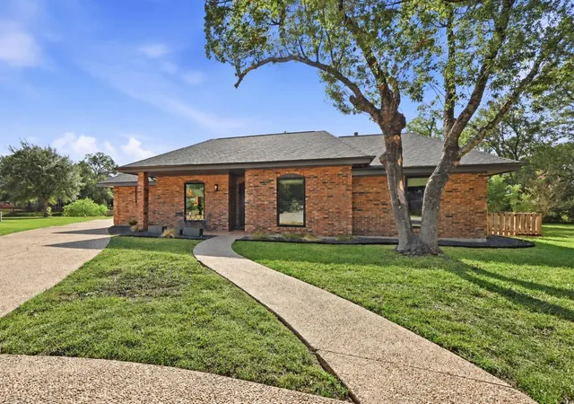 Photo 1 of Single family home for sale at 5000 Desert Oak Cir, Austin, TX 78749 | MLS# 3268927 | Listing updated on 2026-10-05