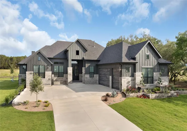 Photo 2 of Sale Pending at 1113 Doelling Dr, Florence, TX 76527 | MLS# 6263759 | Listing updated on 2026-09-01