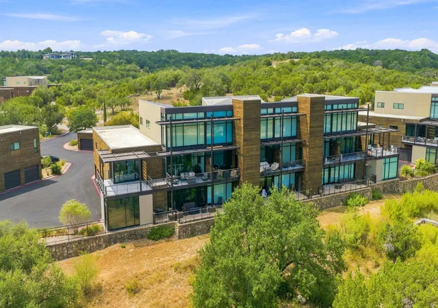 Listing Photo 2 - Condo for sale in building located at 1101 Ivean Pearson Rd, Lago Vista, TX 78645 - Unit #C207