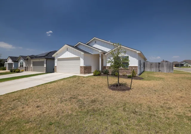 Photo 2 of Single family home for sale at 129 Maybelline Rd, Jarrell, TX 76537 | MLS# 6027091 | Listing updated on 2026-09-02