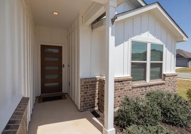 Photo 3 of Single family home for sale at 129 Maybelline Rd, Jarrell, TX 76537 | MLS# 6027091 | Listing updated on 2026-09-02