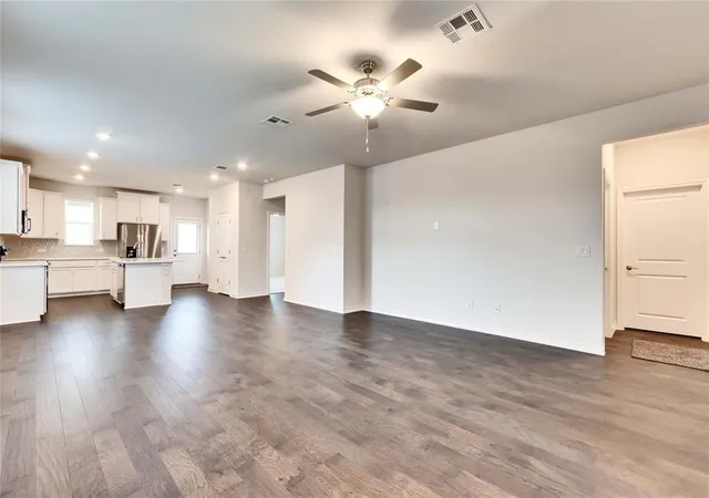 Photo 4 of Single family home for sale at 152 Breccia Trl, Liberty Hill, TX 78642 | MLS# 7527515 | Listing updated on 2026-09-08