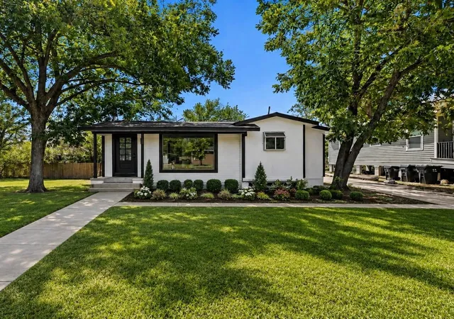 Photo 2 of Single family home for sale at 606 Barbara Dr, San Marcos, TX 78666 | MLS# 6743374 | Listing updated on 2026-10-01
