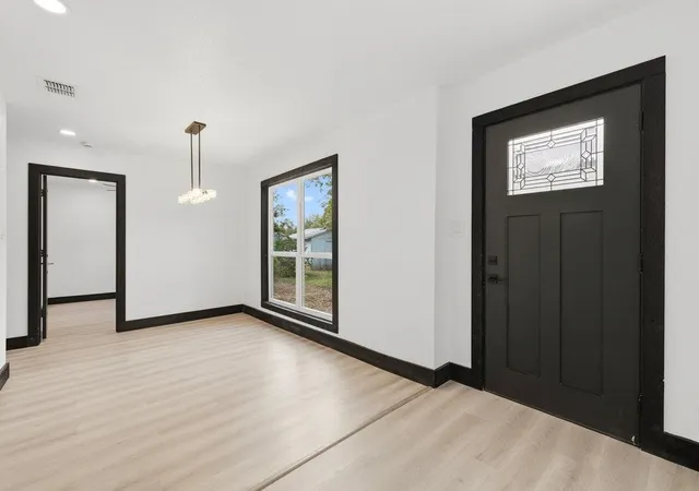 Photo 4 of Single family home for sale at 606 Barbara Dr, San Marcos, TX 78666 | MLS# 6743374 | Listing updated on 2026-10-01