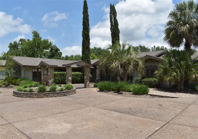 Photo 3 of Single family home for sale at 311 Oleander Dr, Marble Falls, TX 78654 | MLS# 5525989 | Listing updated on 2026-10-09
