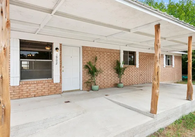 Photo 3 of Sale Pending at 1902 Twin Oaks St, Kingsland, TX 78639 | MLS# 4374419 | Listing updated on 2026-09-28