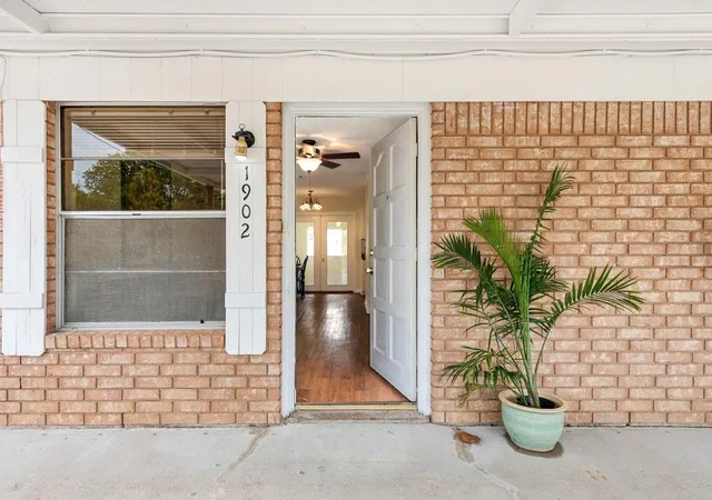 Photo 3 of Sale Pending at 1902 Twin Oaks St, Kingsland, TX 78639 | MLS# 4374419 | Listing updated on 2026-09-28
