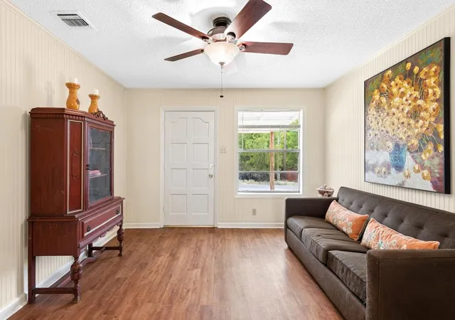 Photo 4 of Sale Pending at 1902 Twin Oaks St, Kingsland, TX 78639 | MLS# 4374419 | Listing updated on 2026-09-28