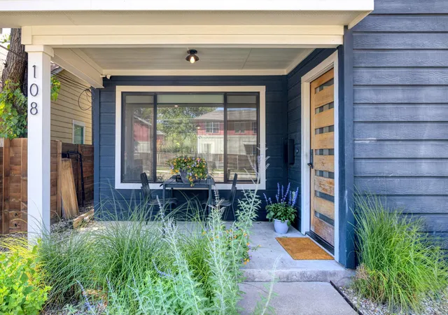 Photo 2 of Single family home for sale at 108 Chicon St, Austin, TX 78702 | MLS# 3914706 | Listing updated on 2026-10-25