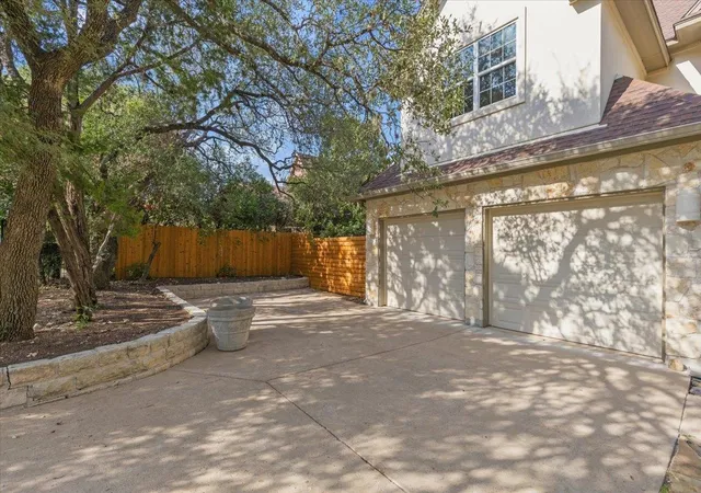Photo 2 of Single family home for sale at 811 Presa Arriba Rd, Austin, TX 78733 | MLS# 5425686 | Listing updated on 2026-09-24