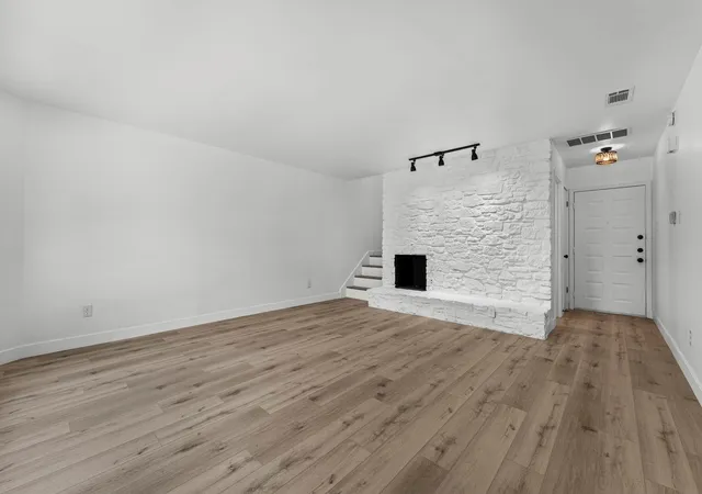 Photo 4 of Single family home for sale at 10912 Hillside Oak Ln, Austin, TX 78750 | MLS# 9109549 | Listing updated on 2026-10-08