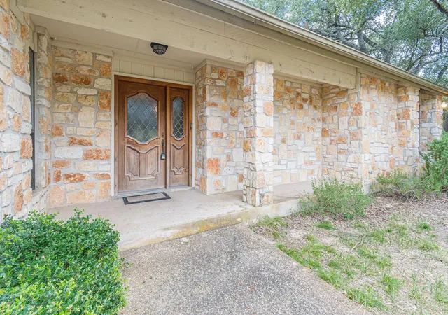 Photo 3 of Sale Pending at 1047 Windmill Rd, Dripping Springs, TX 78620 | MLS# 7364175 | Listing updated on 2026-10-02
