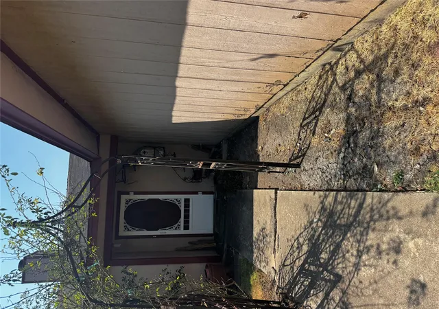 Photo 2 of Single family home for sale at 500 Hosack St, Taylor, TX 76574 | MLS# 9462950 | Listing updated on 2026-10-21