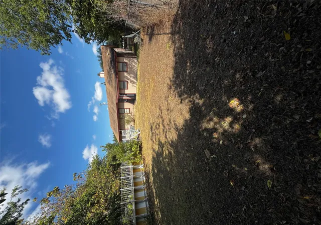 Photo 4 of Single family home for sale at 500 Hosack St, Taylor, TX 76574 | MLS# 9462950 | Listing updated on 2026-10-21