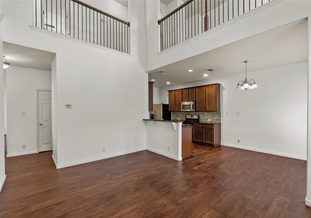 Listing Photo 4 - Condo for sale in building located at 11409 Lost Maples Trl, Austin, TX 78748 - Unit #11409