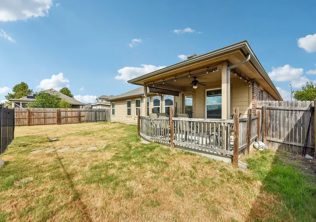 Photo 4 of Single family home for sale at 300 Hendelson Ln, Hutto, TX 78634 | MLS# 2693169 | Listing updated on 2026-09-26