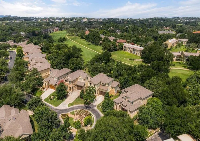 Photo 3 of Single family home for sale at 2 Prestonwood Cv, Lakeway, TX 78734 | MLS# 6603211 | Listing updated on 2026-09-30