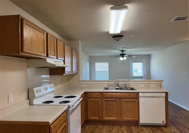 Photo 3 of Single family home for sale at 200 Meadow Park Dr, Georgetown, TX 78626 | MLS# 3419115 | Listing updated on 2026-10-19