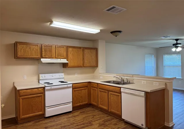 Photo 4 of Single family home for sale at 200 Meadow Park Dr, Georgetown, TX 78626 | MLS# 3419115 | Listing updated on 2026-10-19
