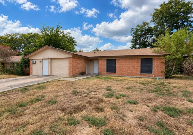 Photo 2 of Single family home for sale at 704 Drake Ln, Taylor, TX 76574 | MLS# 4153345 | Listing updated on 2026-09-29