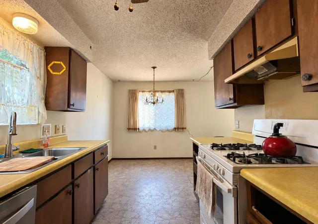Photo 4 of Single family home for sale at 704 Drake Ln, Taylor, TX 76574 | MLS# 4153345 | Listing updated on 2026-09-29