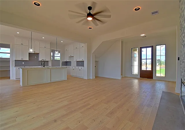 Photo 2 of Single family home for sale at 1902 Bay W Blvd, Marble Falls, TX 78657 | MLS# 5917539 | Listing updated on 2026-09-28