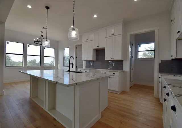 Photo 4 of Single family home for sale at 1902 Bay W Blvd, Marble Falls, TX 78657 | MLS# 5917539 | Listing updated on 2026-09-28