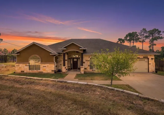 Photo 2 of Single family home for sale at 107 E Tanglebriar Ct, Bastrop, TX 78602 | MLS# 8912469 | Listing updated on 2026-09-27