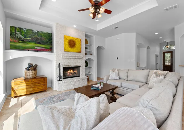Photo 1 of Single family home for sale at 833 Pinnacle Pkwy, New Braunfels, TX 78132 | MLS# 9404717 | Listing updated on 2026-10-01