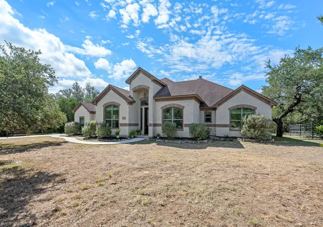 Photo 2 of Single family home for sale at 833 Pinnacle Pkwy, New Braunfels, TX 78132 | MLS# 9404717 | Listing updated on 2026-10-01