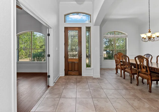 Photo 3 of Single family home for sale at 833 Pinnacle Pkwy, New Braunfels, TX 78132 | MLS# 9404717 | Listing updated on 2026-10-01