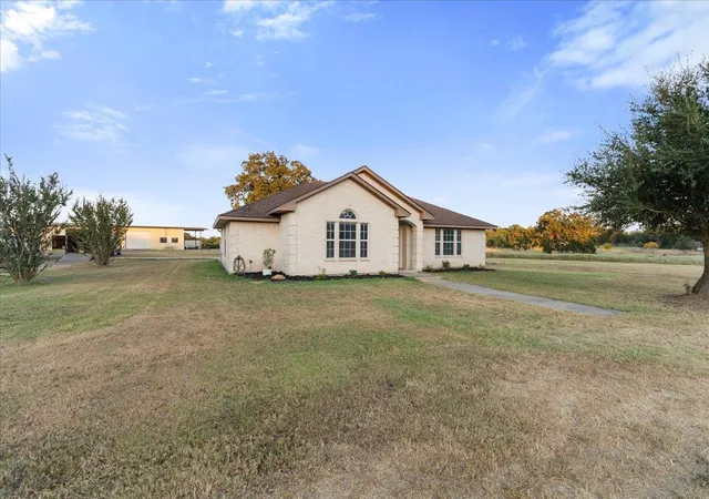 Photo 4 of Single family home for sale at 972 County Rd 335, Rockdale, TX 76567 | MLS# 7792017 | Listing updated on 2026-10-07