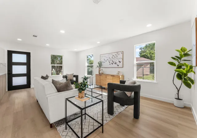 Photo 4 of Single family home for sale at 1708 Adina St, Austin, TX 78721 | MLS# 8339064 | Listing updated on 2026-09-05