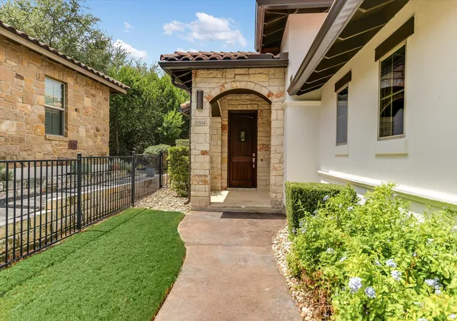Listing Photo 4 - Condo for sale in building located at 13504 Golden Wave Loop, Austin, TX 78738 - Unit #51