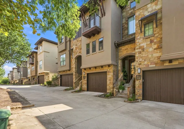 Listing Photo 2 - Condo for sale in building located at 6533 E Hl Dr, Austin, TX 78731 - Unit #5