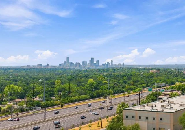 Listing Photo 1 - Condo for sale in building located at 6533 E Hl Dr, Austin, TX 78731 - Unit #5