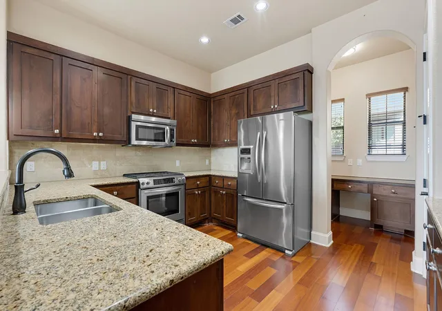 Listing Photo 5 - Condo for sale in building located at 6533 E Hl Dr, Austin, TX 78731 - Unit #5