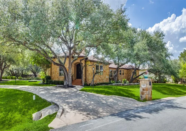 Photo 2 of Single family home for sale at 101 Indian Bnd Dr, Lakeway, TX 78734 | MLS# 5742529 | Listing updated on 2026-09-20