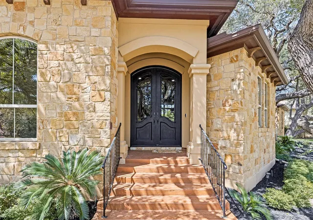 Photo 3 of Single family home for sale at 101 Indian Bnd Dr, Lakeway, TX 78734 | MLS# 5742529 | Listing updated on 2026-09-20