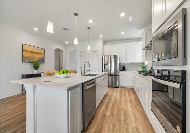 Photo 2 of Single family home for sale at 6605 Apache Plum Ln, Spicewood, TX 78669 | MLS# 1885808 | Listing updated on 2026-09-18