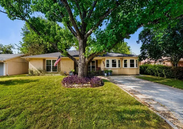 Photo 1 of Single family home for sale at 3017 Val Dr, Austin, TX 78723 | MLS# 8511424 | Listing updated on 2026-09-13