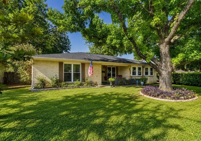 Photo 2 of Single family home for sale at 3017 Val Dr, Austin, TX 78723 | MLS# 8511424 | Listing updated on 2026-09-20