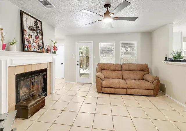 Listing Photo 4 - Condo for sale in building located at 9906 Parliament House Rd, Austin, TX 78729
