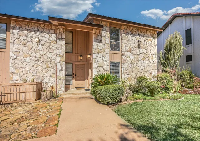 Photo 2 of Townhouse for sale at 613 Hi Cir N #A, Horseshoe Bay, TX 78657 | MLS# 2142855 | Listing updated on 2026-09-05